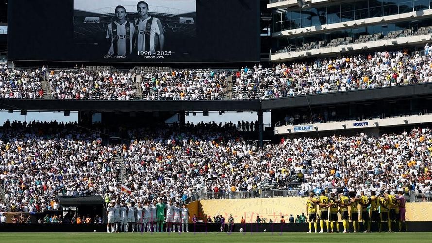 马卡:皇马场均6.5万观众 是世俱杯最具人气的球队 马卡:皇马场均6.5万观众 是世俱杯最具人气的球队